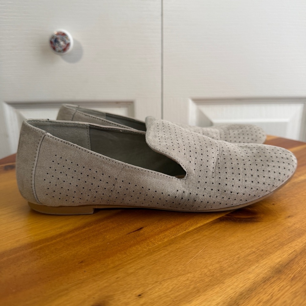 Portland Baker gray‎ perforated flats size 6